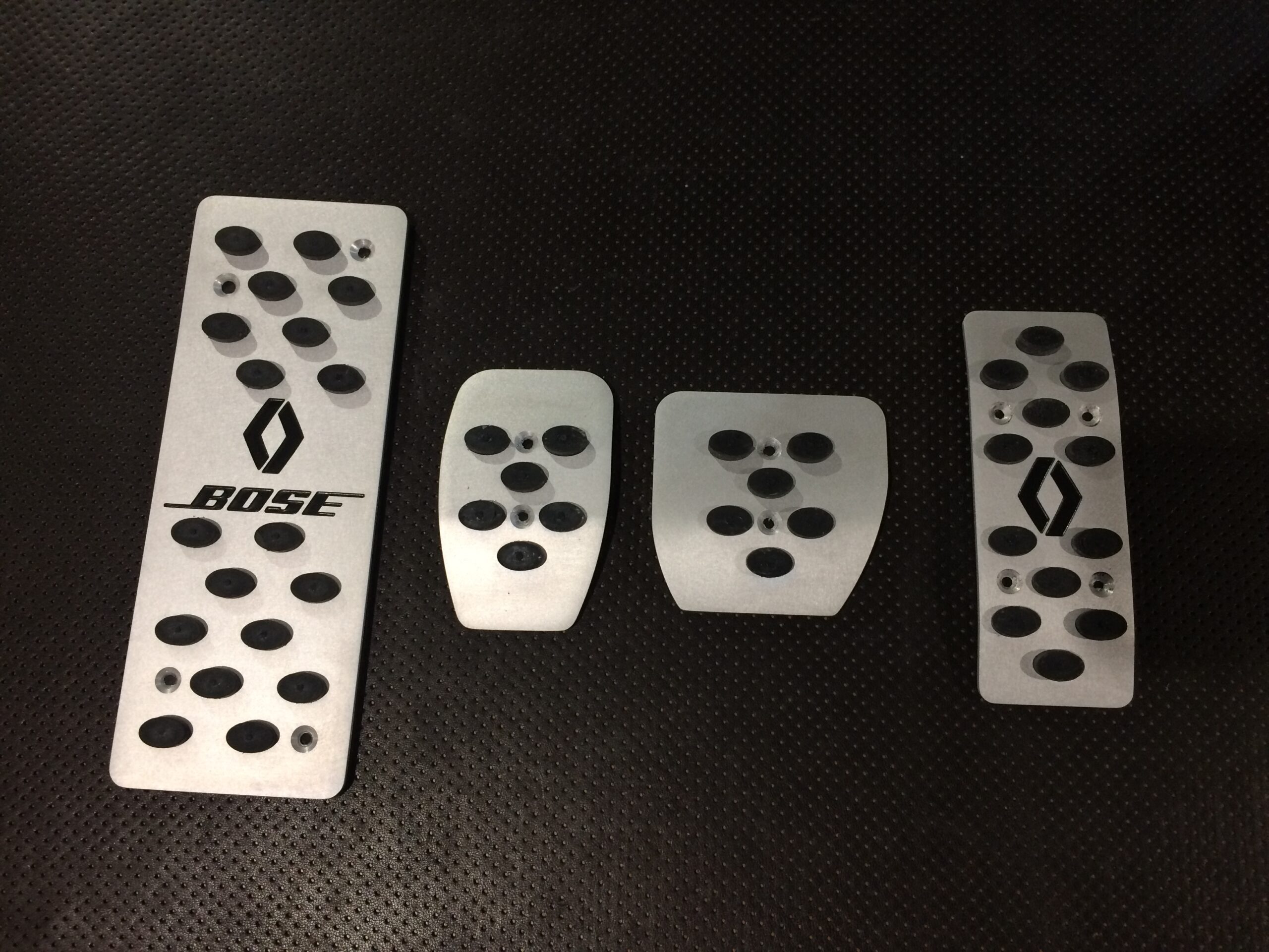 Накладки Renault Megane III BOSE