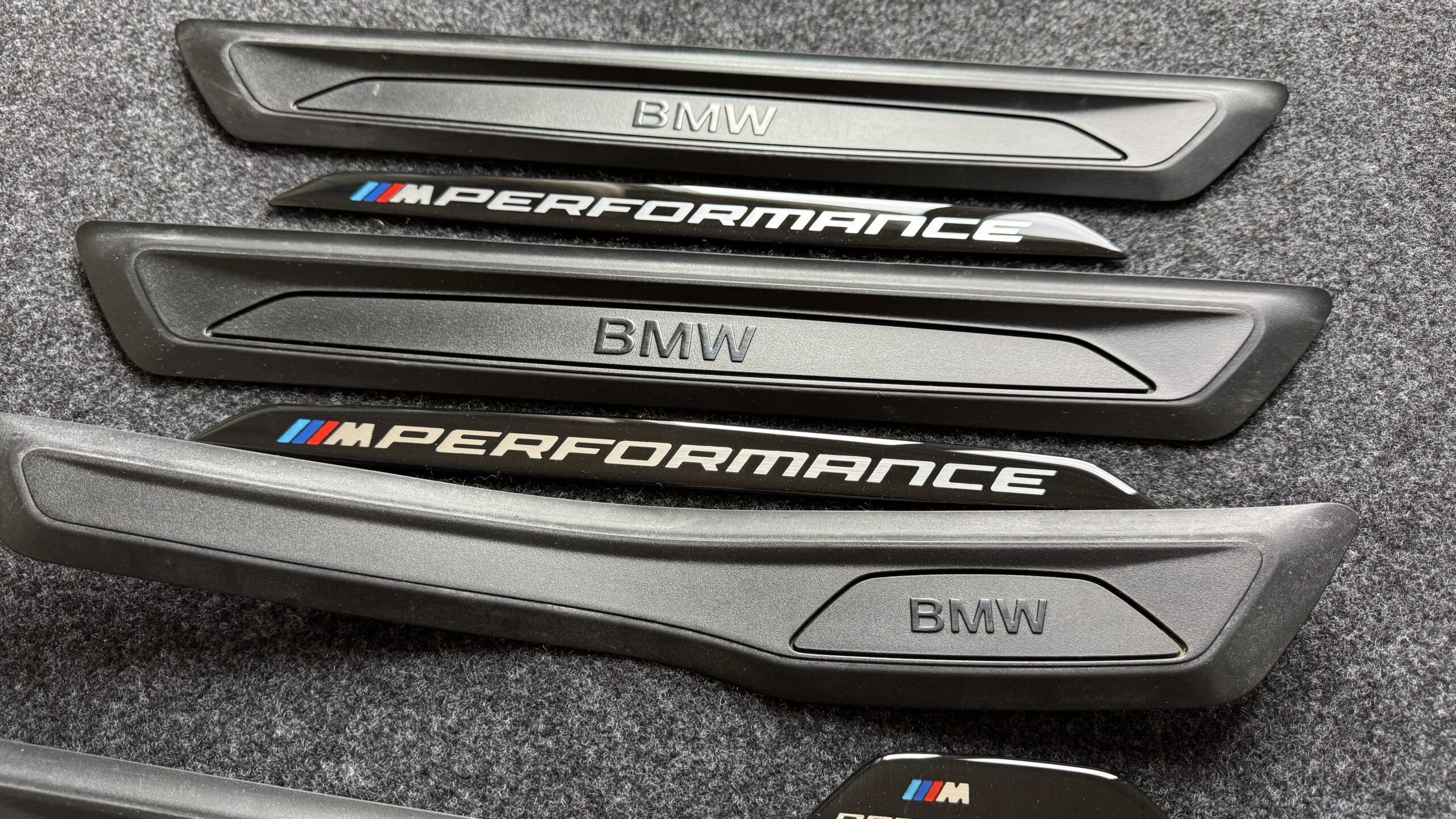 Накладки на порги M Performance BMW F30 — изображение 4