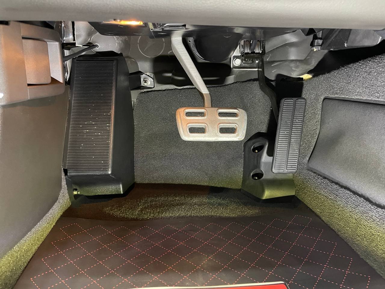 Накладки на педали Chevrolet Corvette C6 — изображение 5